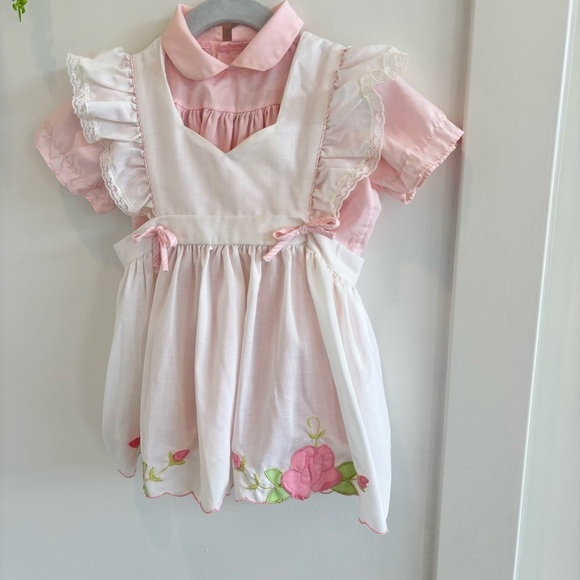 Vintage 80's Baby Girl Smocked Light Pink Dress With Embroidered Floral Apron - Picture 2 of 11